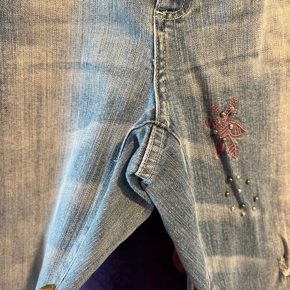 Beautiful embroidered jeans - never worn (no tags) - Picture 8 of 9